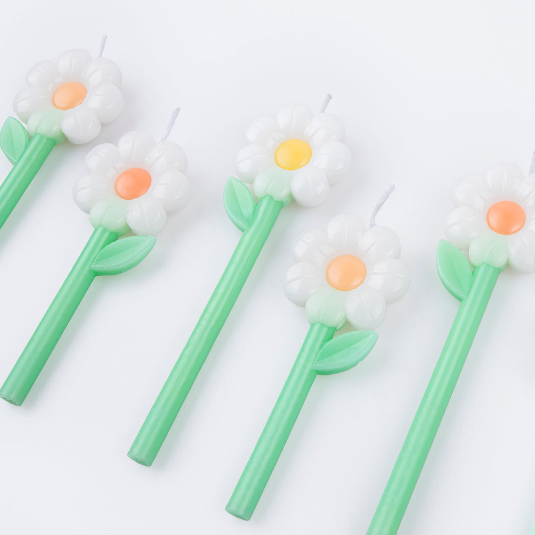 Our daisy candles are perfect as cupcake candles, or as birthday cake decorations.