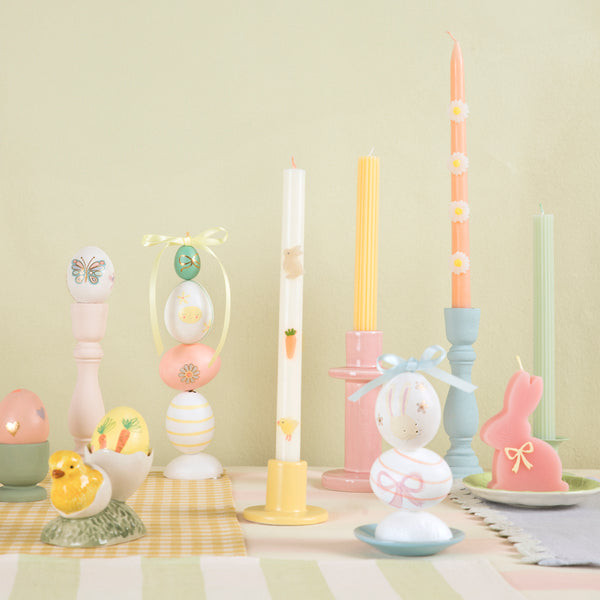 Make your springtime party look amazing with our tall pink candles, decorated with wax daisies, and with pink wicks. Image2