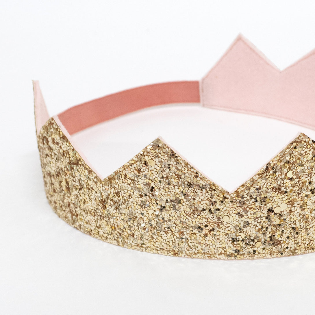 This princess costume for kids is made from colorful tulle layers and comes with a gold princess crown. Image7