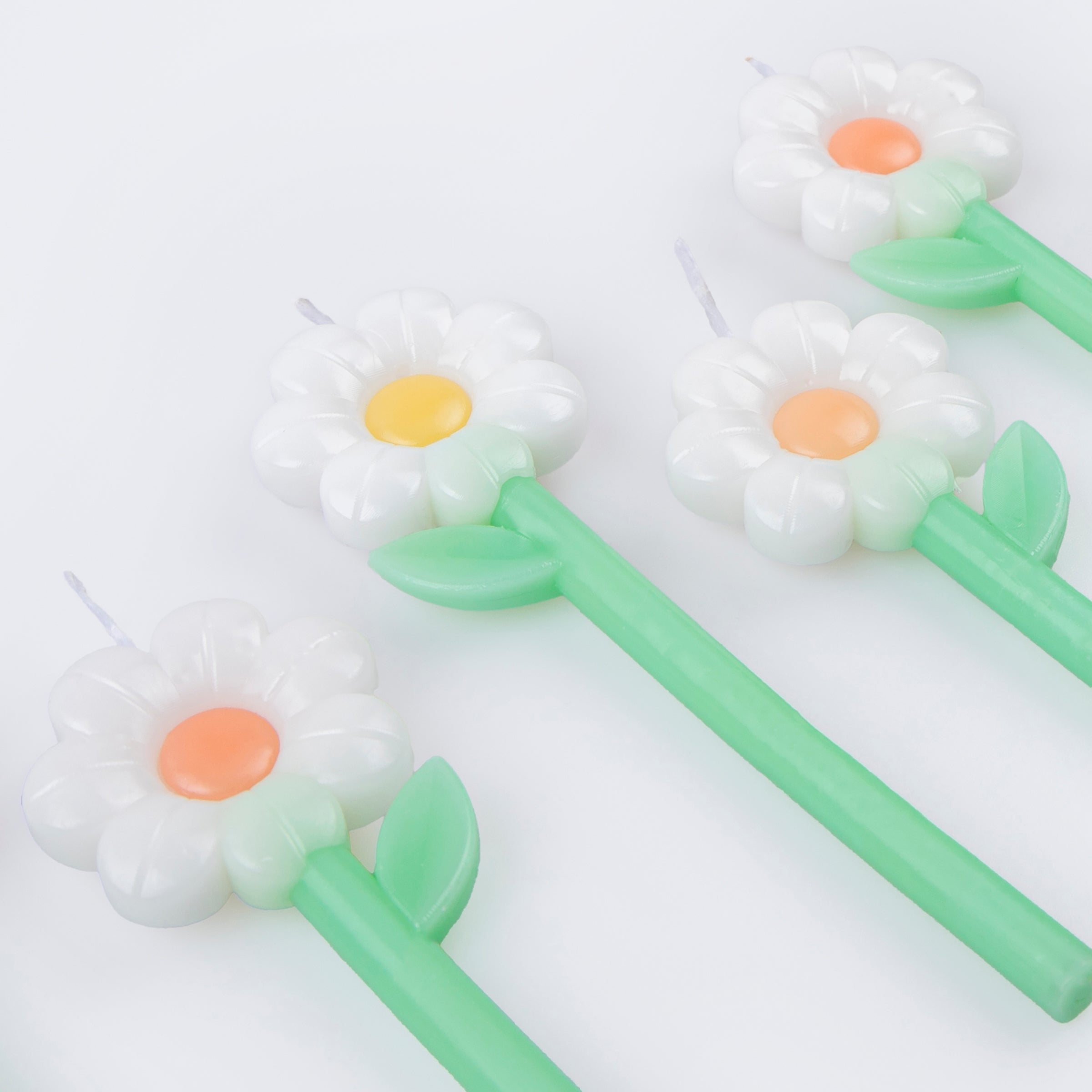 Our daisy candles are perfect as cupcake candles, or as birthday cake decorations.