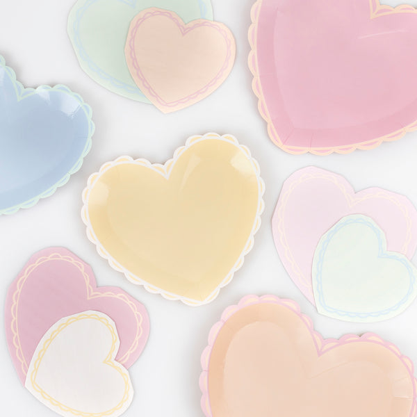 Our party napkins, heart-shaped and with 8 pastel colors, are perfect for a Valentines meal. Image4