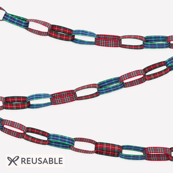 Our Christmas garland features plaid ribbon links, in classic festive colors, for a sophisticated decoration with a nod to nostalgia. Image1