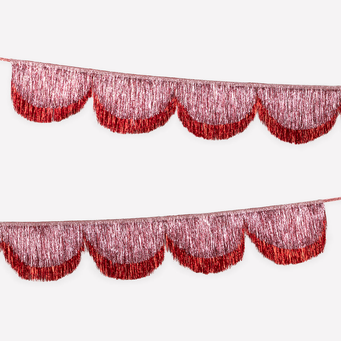 Use our pink tinsel garland to make your Christmas celebrations and New Year parties look vibrant and stylish. Image1