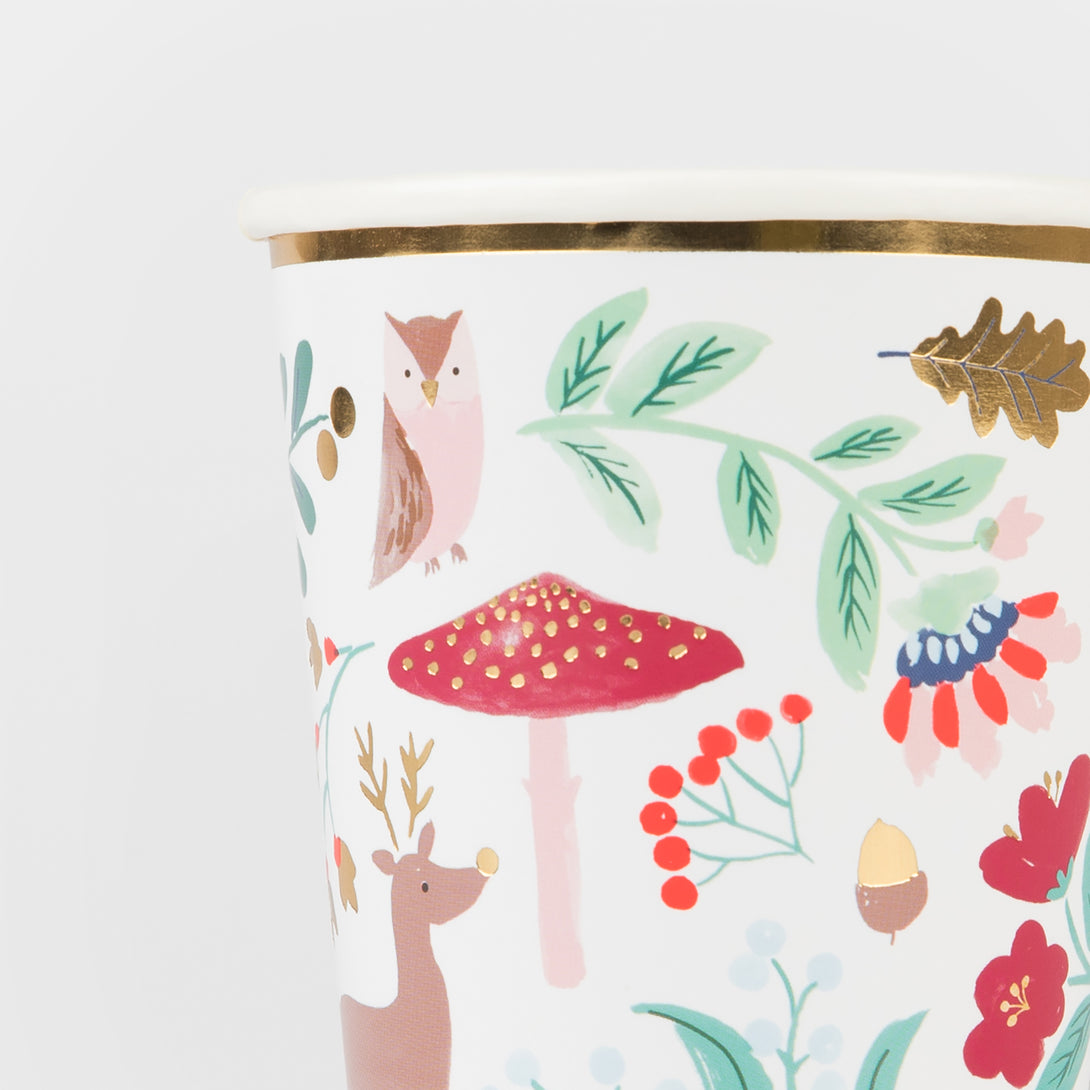 Our paper cups, with woodland animals, including reindeer, and flowers will give a wonderful wintry feeling to your Christmas party table.