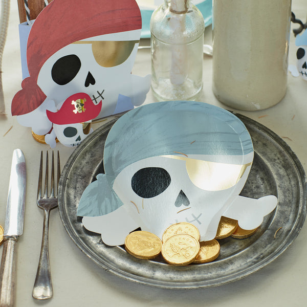 Our paper plates, perfect for a pirate birthday party, have skull and crossbone designs with colorful bandanas. Image2