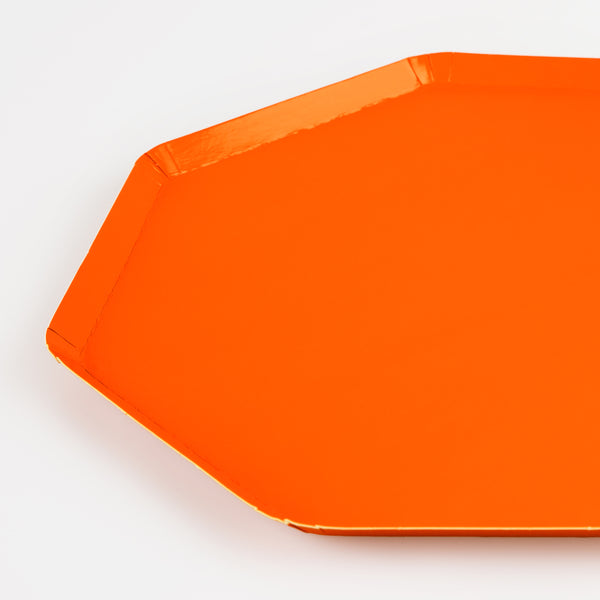 Our orange dinner plates will give warmth and color to any special party. Image2