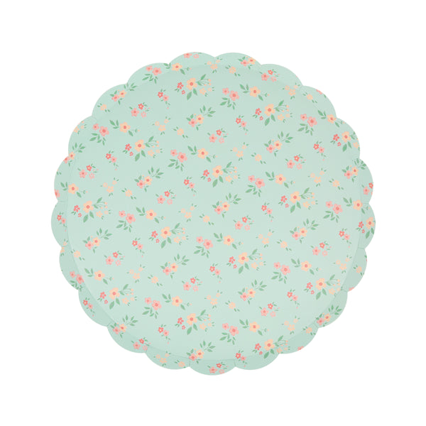 Use our pretty floral plates, made from high-quality paper, in a side plate size, for all your stylish parties. Image5