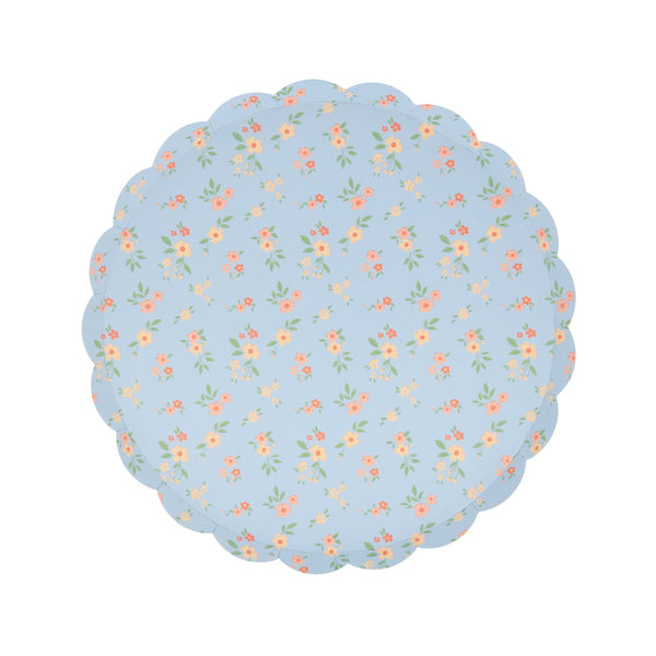 Use our pretty floral plates, made from high-quality paper, in a side plate size, for all your stylish parties. Image7
