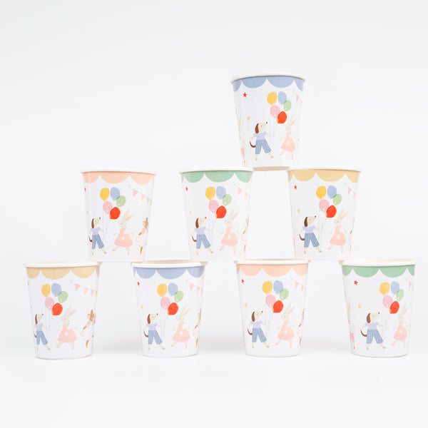 Our paper party cups have a adorable animal and balloon design with pastel colors for a vintage look, ideal as baby shower cups.