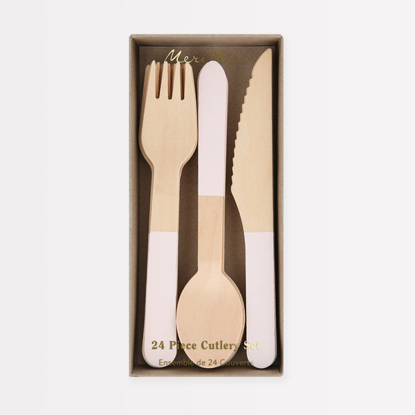 Our disposable cutlery set is made from birch wood and features pretty pink handles.