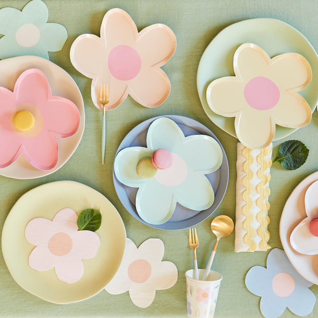 Our party napkins, in pastel colors and in a pretty daisy shape, will look amazing on your party table.