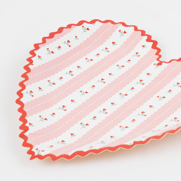Our pink and red Valentine's plates are heart-shaped and have a pretty floral design. Image3