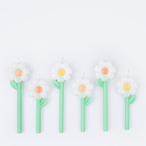Our daisy candles are perfect as cupcake candles, or as birthday cake decorations. Image5