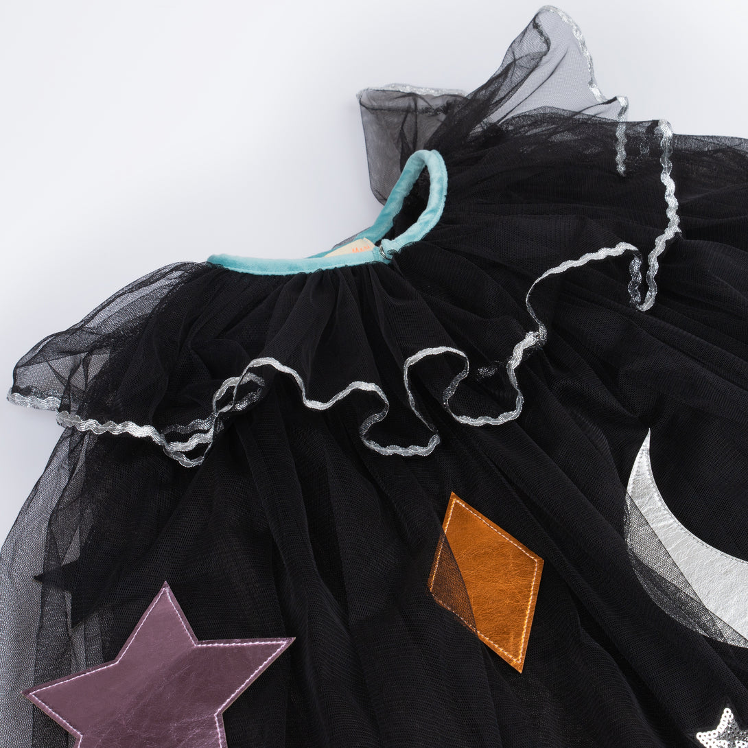 Our luxury witch costume set includes a tulle cape, an witch hat with a velvet bow and a colorful ribbon wand with a silver sequin star.