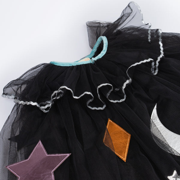 Our luxury witch costume set includes a tulle cape, an witch hat with a velvet bow and a colorful ribbon wand with a silver sequin star. Image3