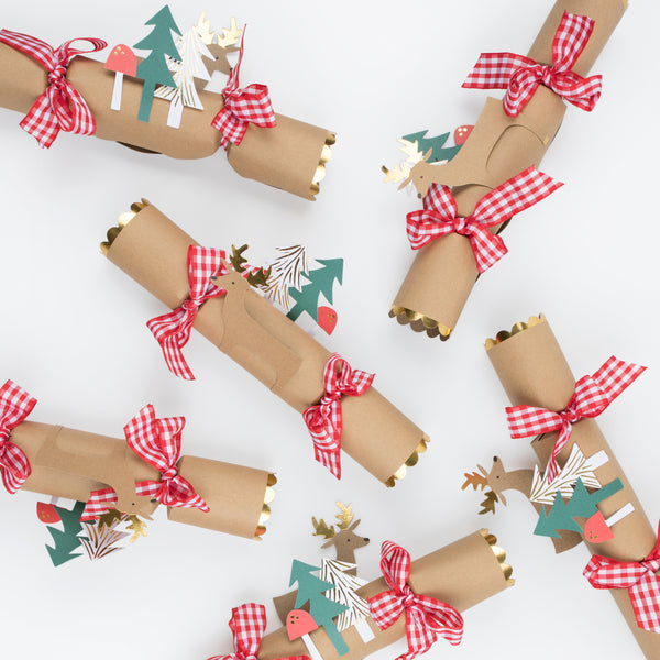 Our family crackers, with adorable 3D animal and woodland details,  contain a "Guess Who' game for family fun. Image5