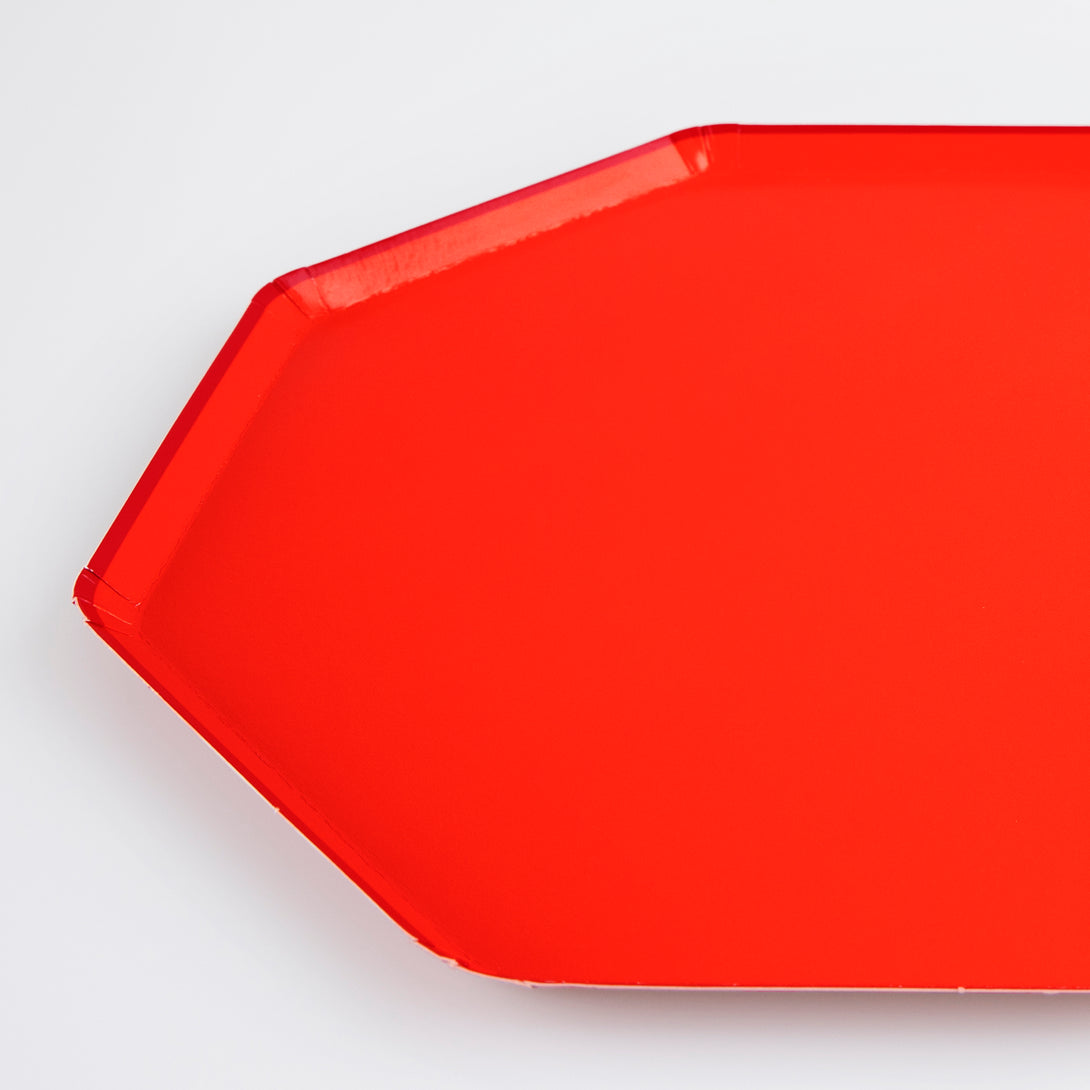 Our paper plates, in a bright red shade, are ideal for any special dinner party.