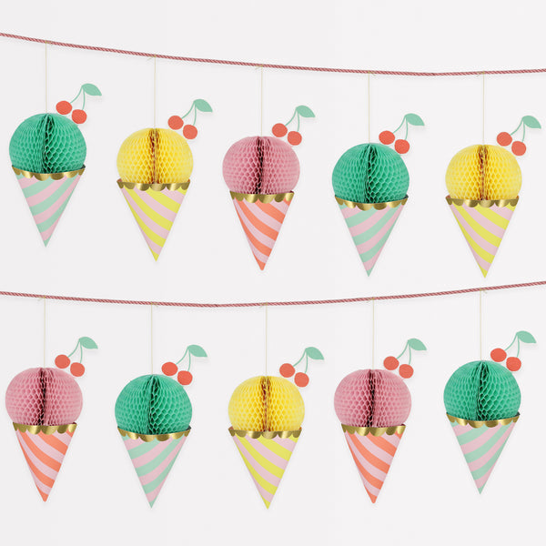 Our ice cream party set is ideal for celebrations with a summery vibe, includes tableware, ice cream tubs and spoons and a garland. Image2