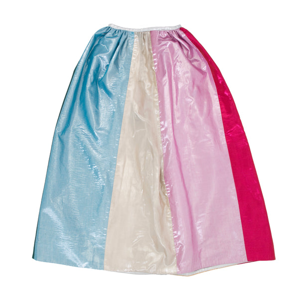 Our lamé metallic fabric cape in 6 colors is perfect for dress up for kids. Image8