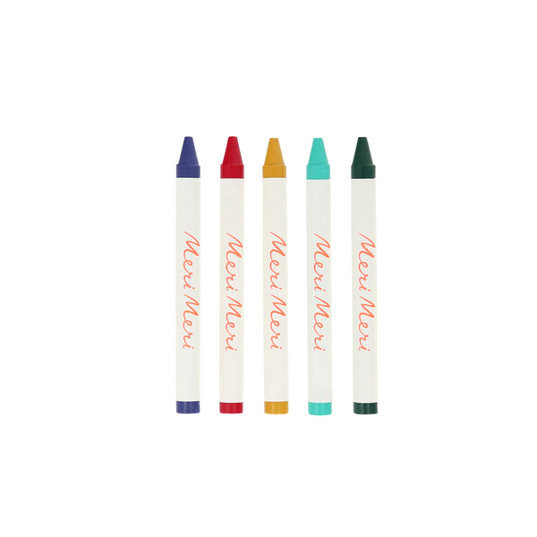 Kids who love to color in and adore dinosaurs will love this special set include a coloring roll and crayons. Image8