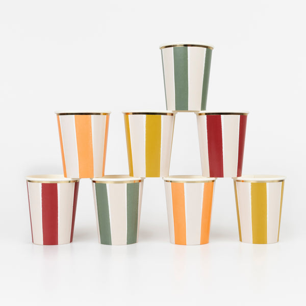 Our paper cups, with stylish stripes in warm colors, are ideal for Thanksgiving dinner or all parties. Image1