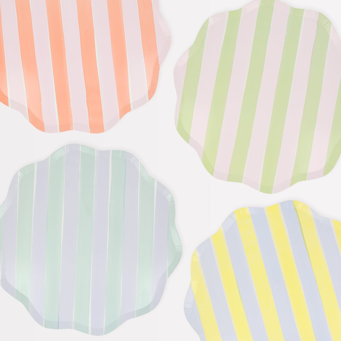 Our paper dinner plates, with stylish pastel stripes, are ideal as dinner plates for any special party.