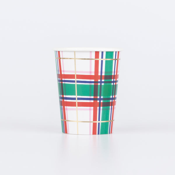 Our party cups, made from high-quality paper with a charming plaid design, are ideal for hot or cold Christmas drinks. Image1