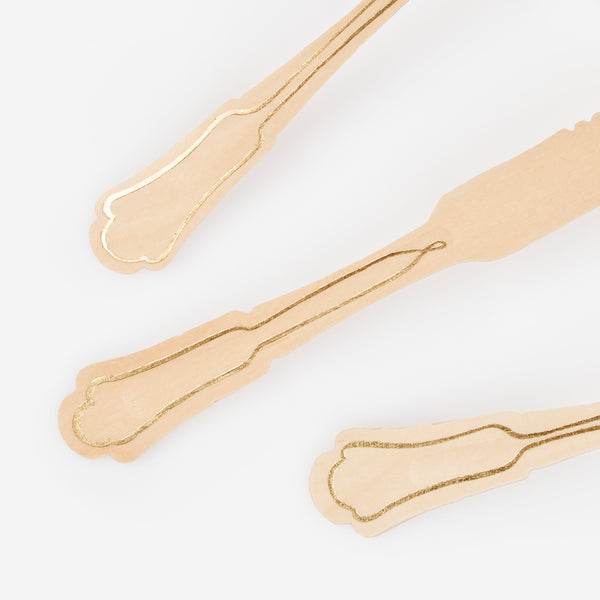 Our wooden knives, forks and spoons feature gold foil details, making them perfect as garden party cutlery. Image5