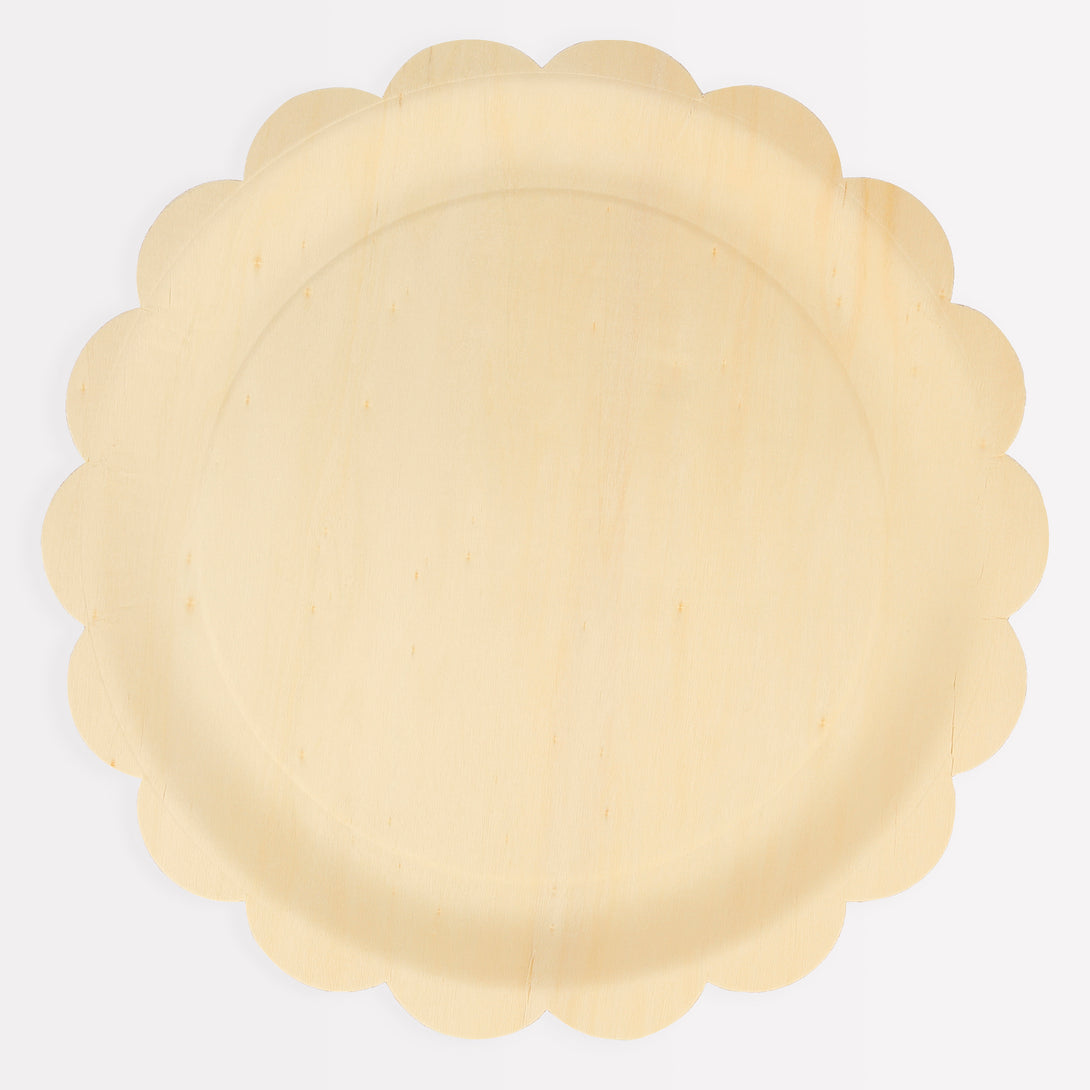 Our wood plates feature a stylish scalloped edge. Perfect as party plates for any occasion.