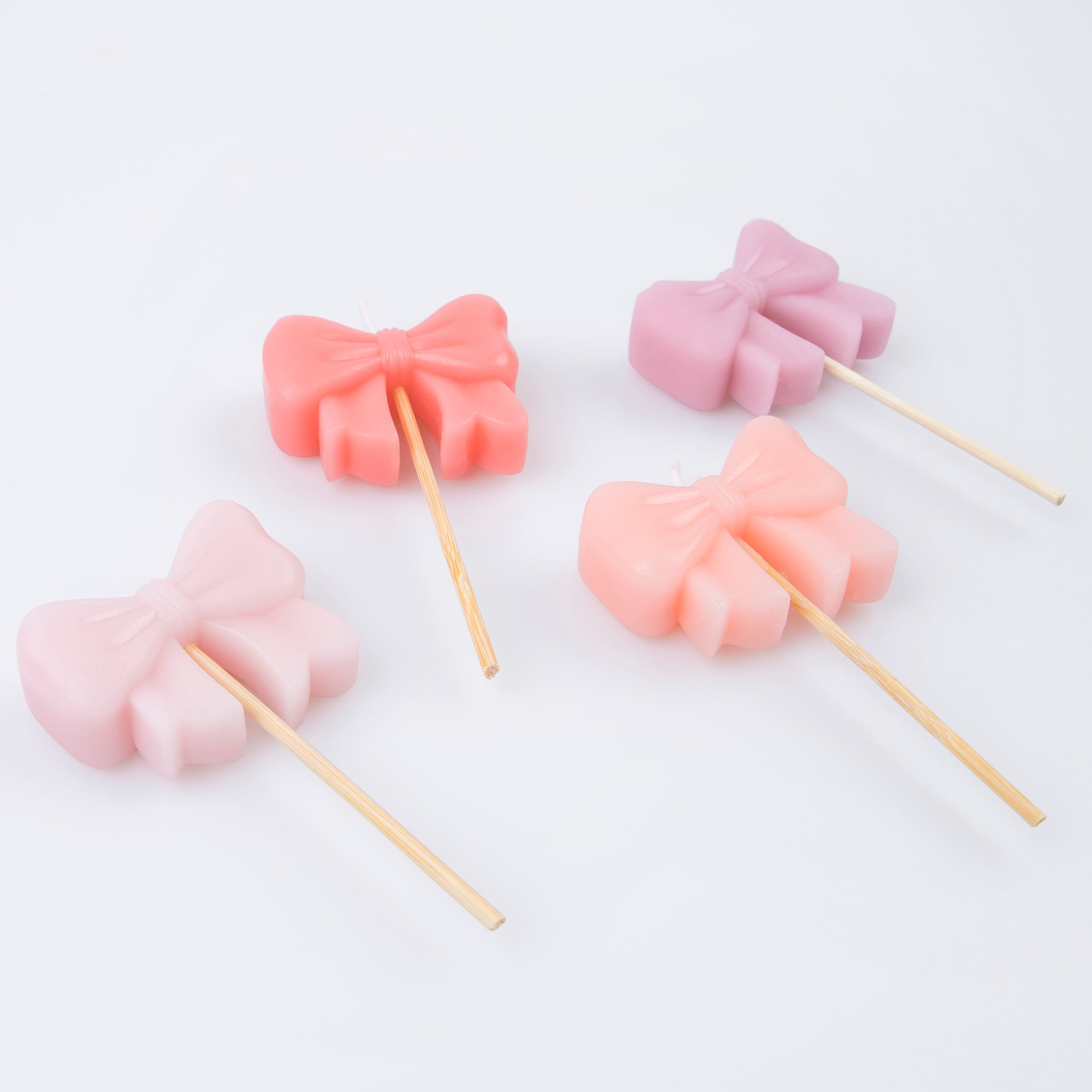 Make your birthday cake look so on-trend with our bow birthday candles.