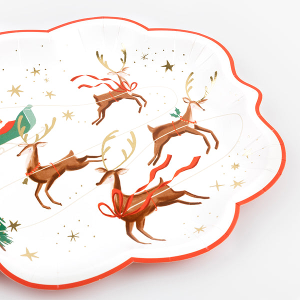 These paper Christmas plates feature a jolly scene of Santa on his sleigh with the reindeer, ideal to decorate your festive party table. Image2