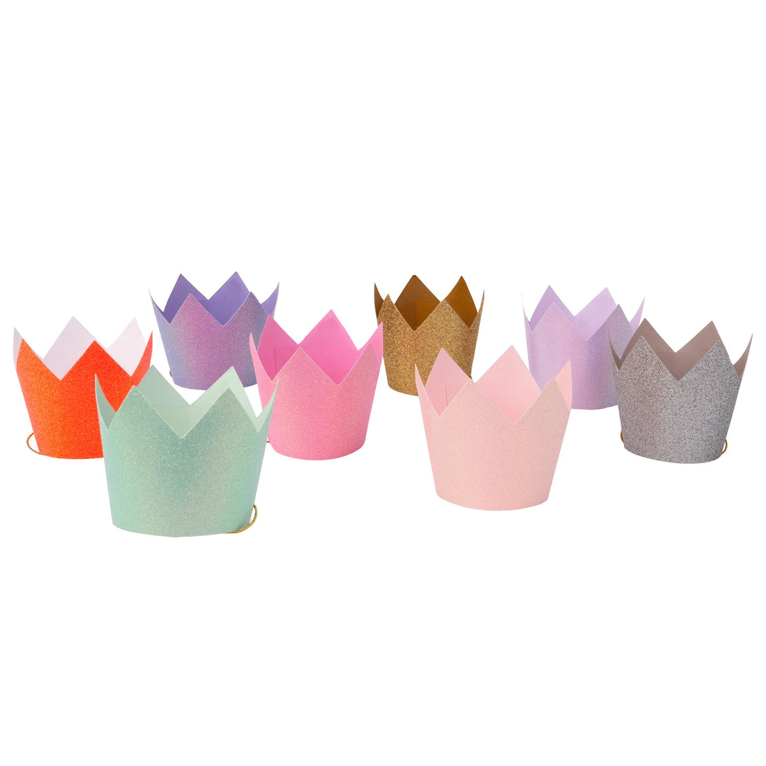 Have an amazing star party with our special star plates, star napkins and star cups and birthday crowns.