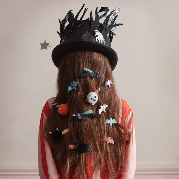 Create the most amazing Halloween hairstyles with these skull, spider, pumpkin and cat pompom clips. Image4