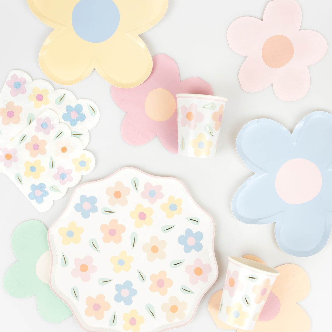 Our colorful flower party supplies, with flower plates, flower cups and flower napkins, are perfect for birthday parties or garden parties.