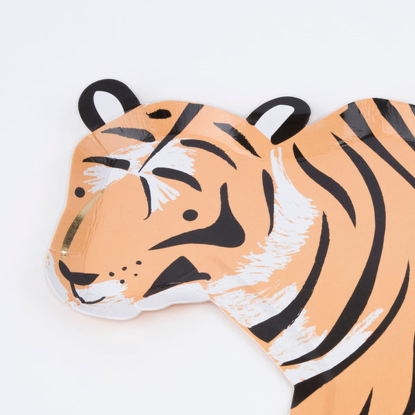 Make your safari birthday party look amazing with our party plates, in the shapes of tigers. Image3