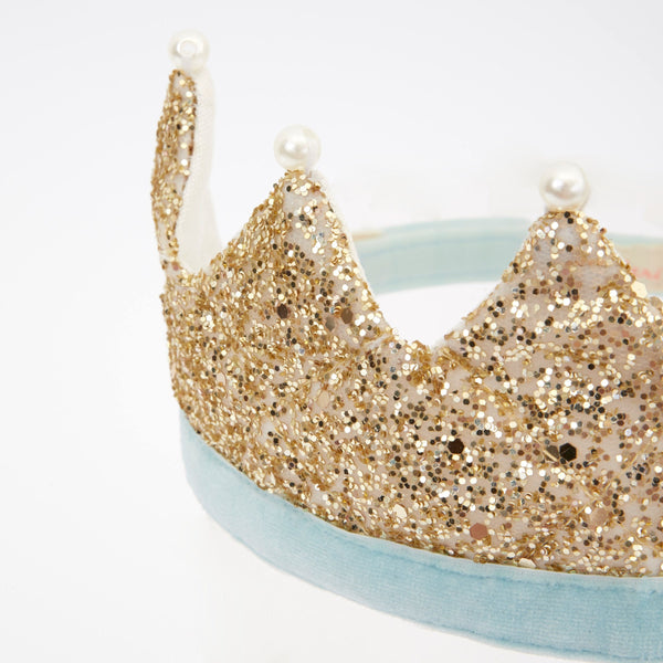 Look like royalty with our gold crown, perfect for a princess  birthday party. Image4