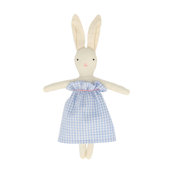 The bunny case opens to reveal an adorable mini bunny doll, with a striped tote bag and felt carrots. Image5
