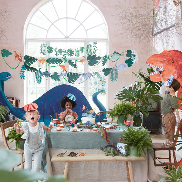 Our large garland, featuring colorful dinosaurs, is perfect for a dinosaur themed party. Image7