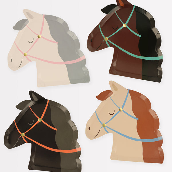 Make your horse birthday party look amazing with our special supplies, including a horse garland, tableware and a cupcake kit. Image7