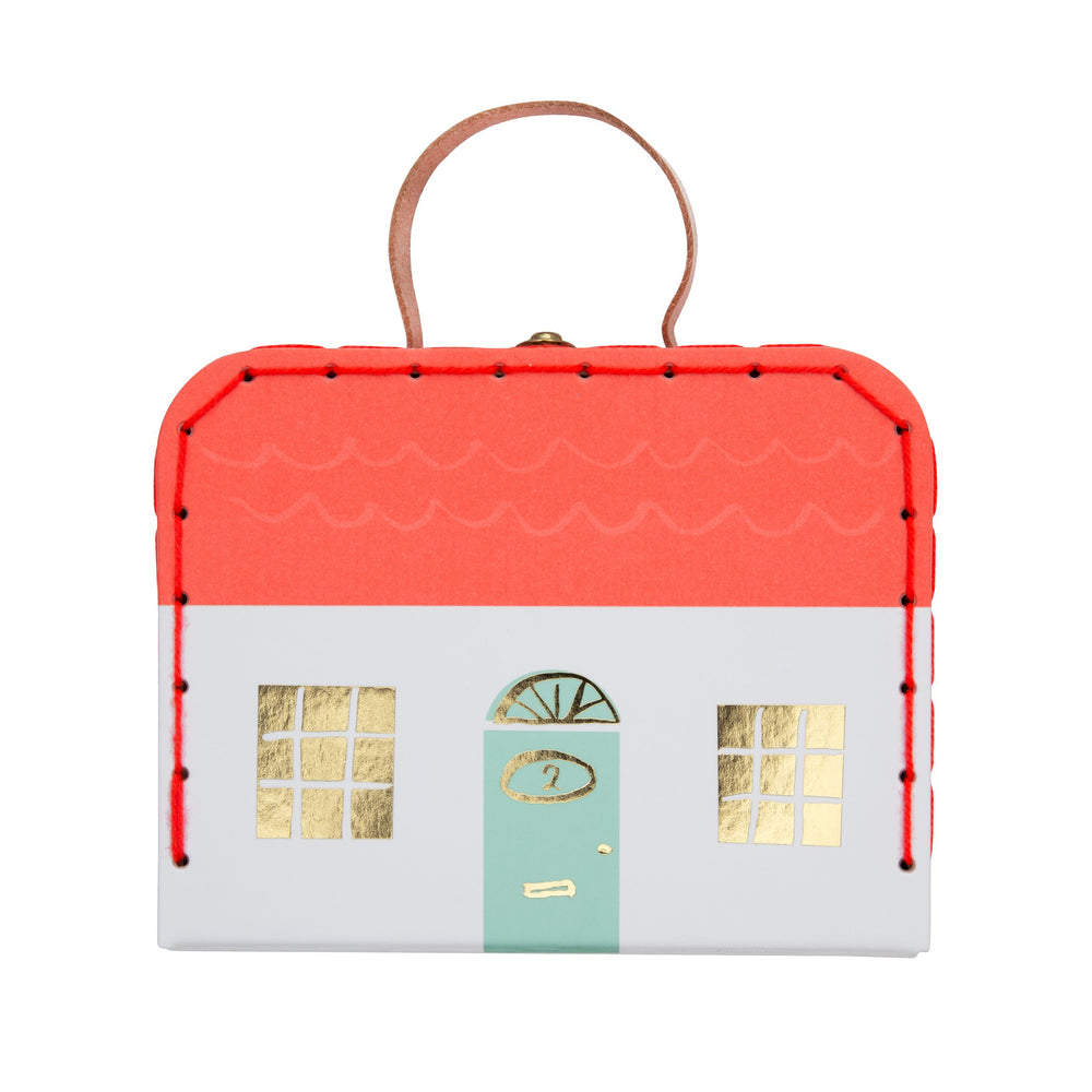 Closed illustrated suitcase for the Matilda doll