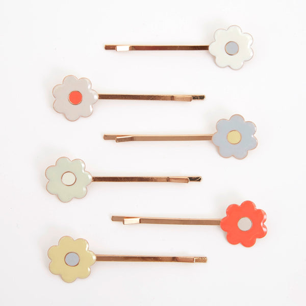 They are crafted from enamel daisies, in 6 different colors, with gold tone hair slides. Image4
