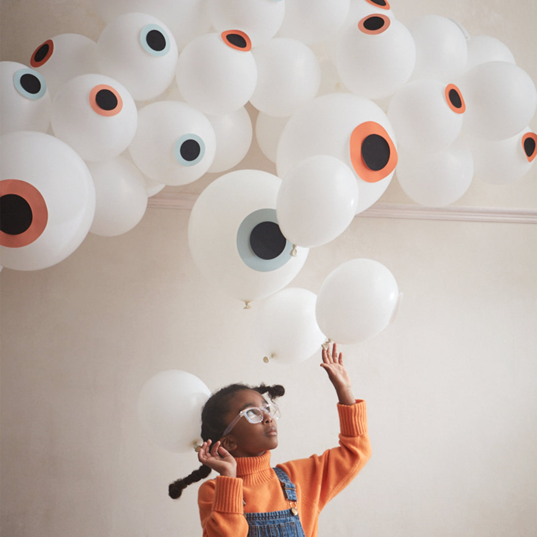 Create a wonderful Halloween garland with our Halloween balloons designed to look like eerie eyeballs.