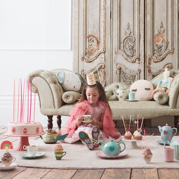 Our pink candles, with a tapered effect, will look amazing as your birthday cake decorations. Image2