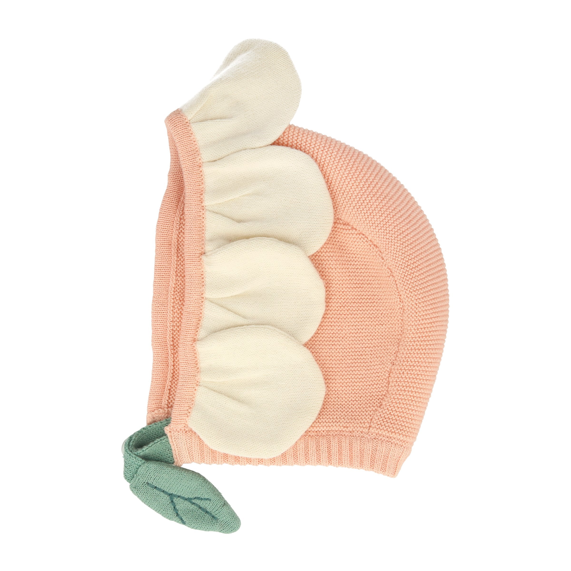 This peach daisy baby bonnet is crafted from organic cotton, with cream petals, green leaf detail and ivory colored buttons.