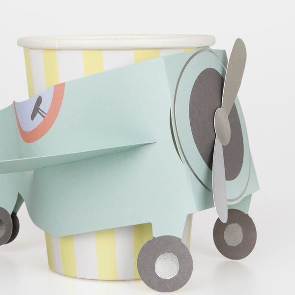 Kids who love airplanes will love our airplane party set which includes an airplane garland, plates, napkins and cups. Image1