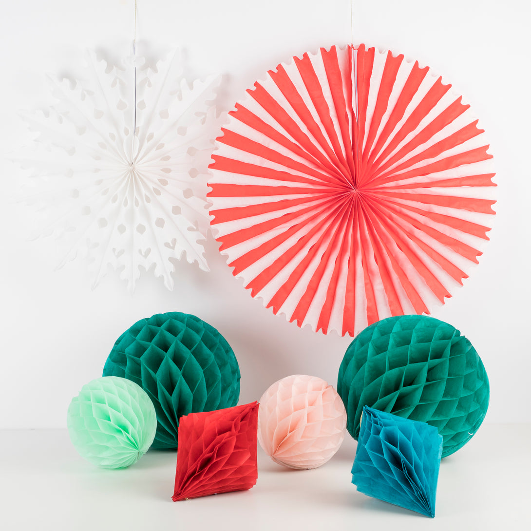 Our honeycomb Christmas decorations kit has 16 special designs in bright colors.