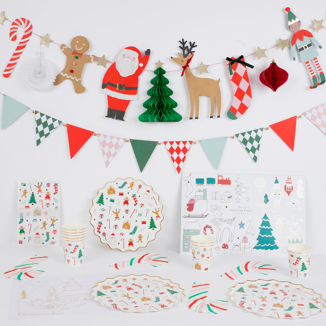 Our special Christmas set for the kids includes Christmas plates, cups and napkins, temporary tattoos and a festive paper garland.