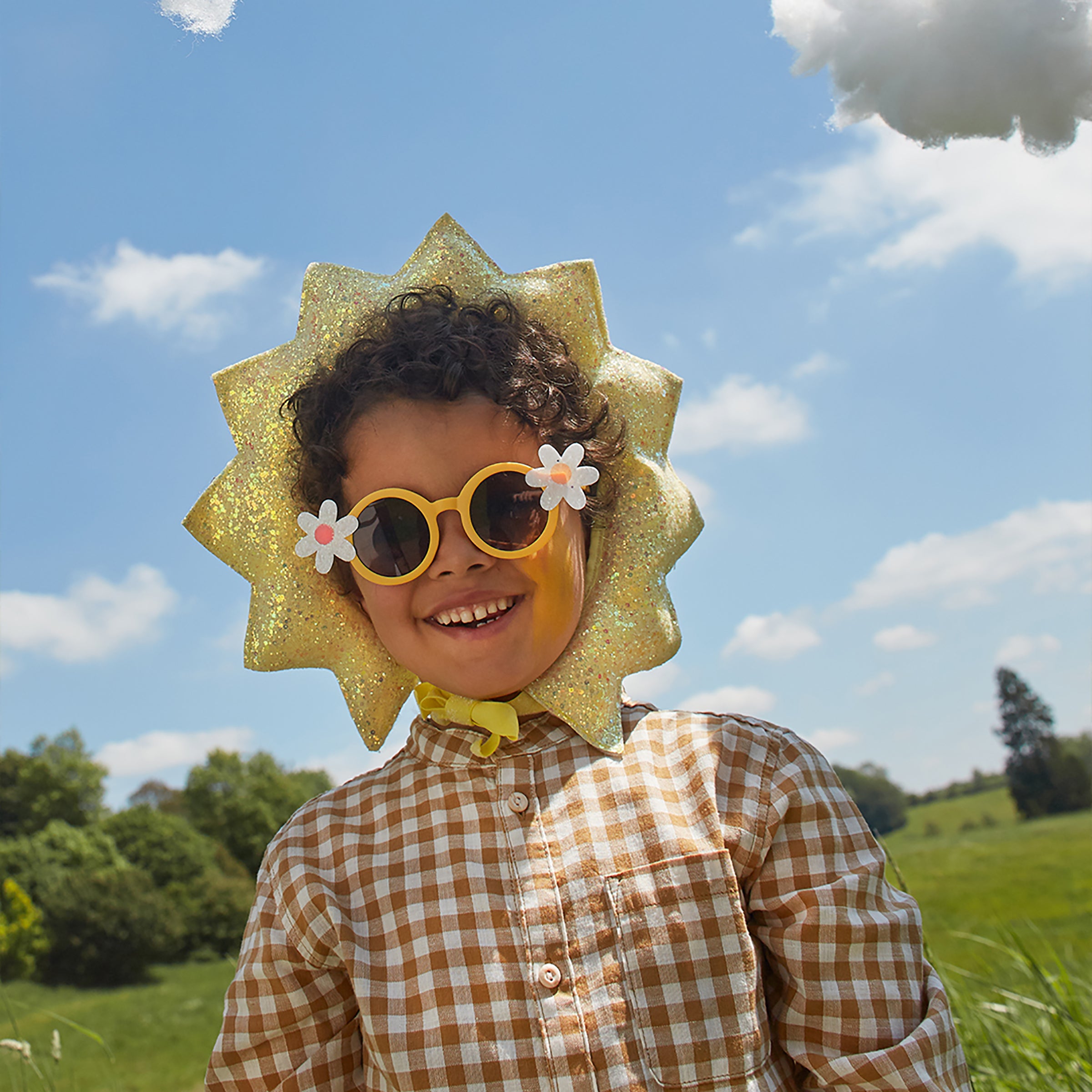 Our sun headdress is crafted from a glitter fabric and felt, with a padded filling for a fabulous 3D effect.