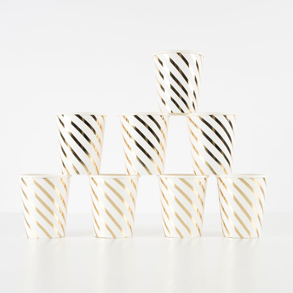 These disposable cups have a gold foil swirl to make them look really stylish.