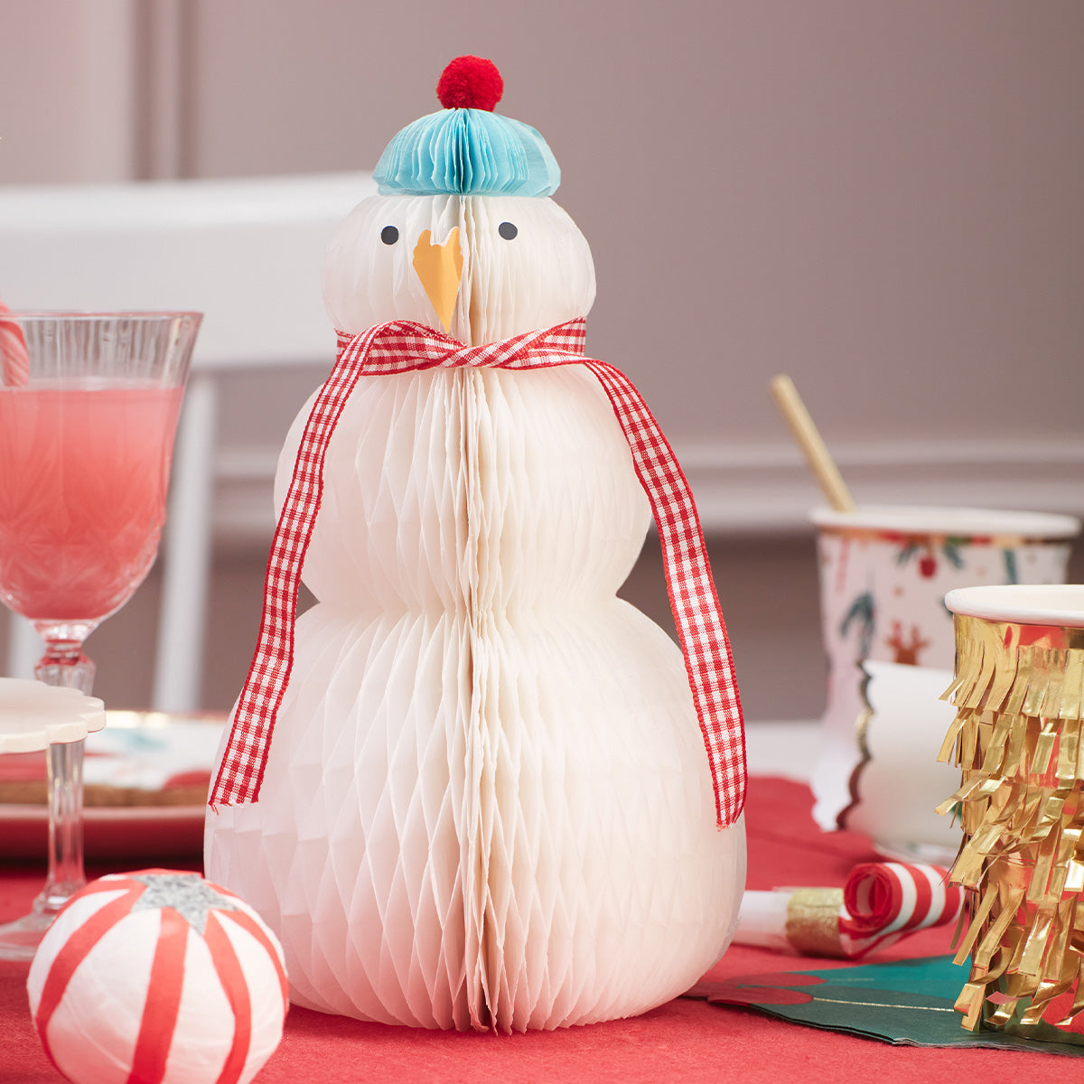 Our honeycomb Christmas table decorations include Christmas trees, Santa, reindeer and a snowman.